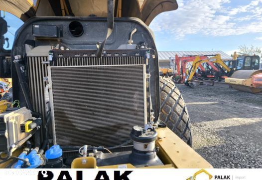 Caterpillar Walec drogowy  CAT CS 64 B , METAL-GUMA  ,2018 rok - 10