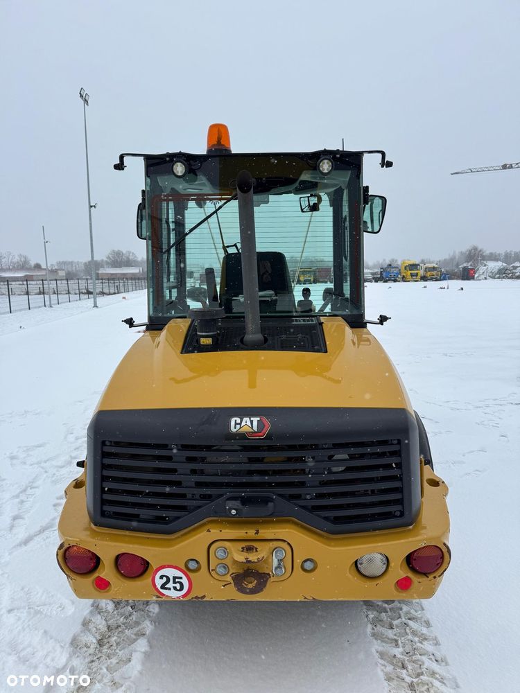 Caterpillar 908M - 10