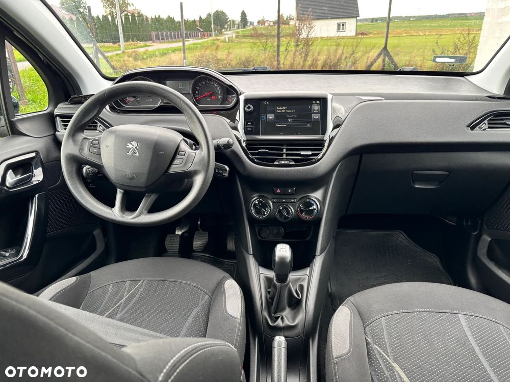 Peugeot 208 - 13