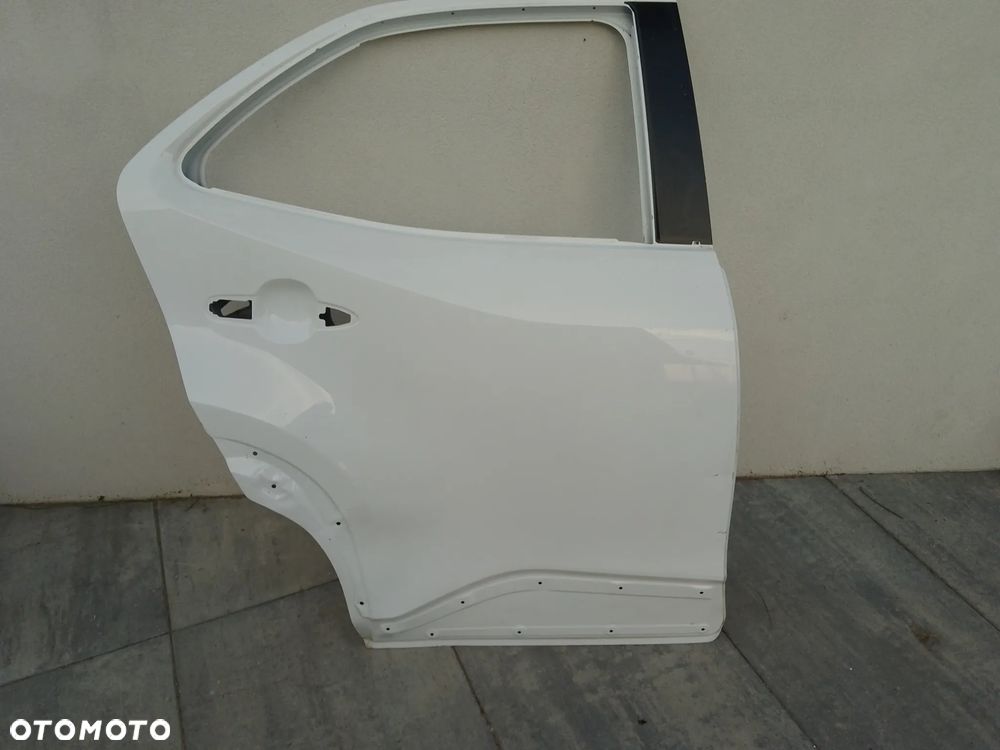 2SZT DRZWI PRAWE PRZEDNIE PRAWY TYŁ TOYOTA YARIS CROSS 20- - 2