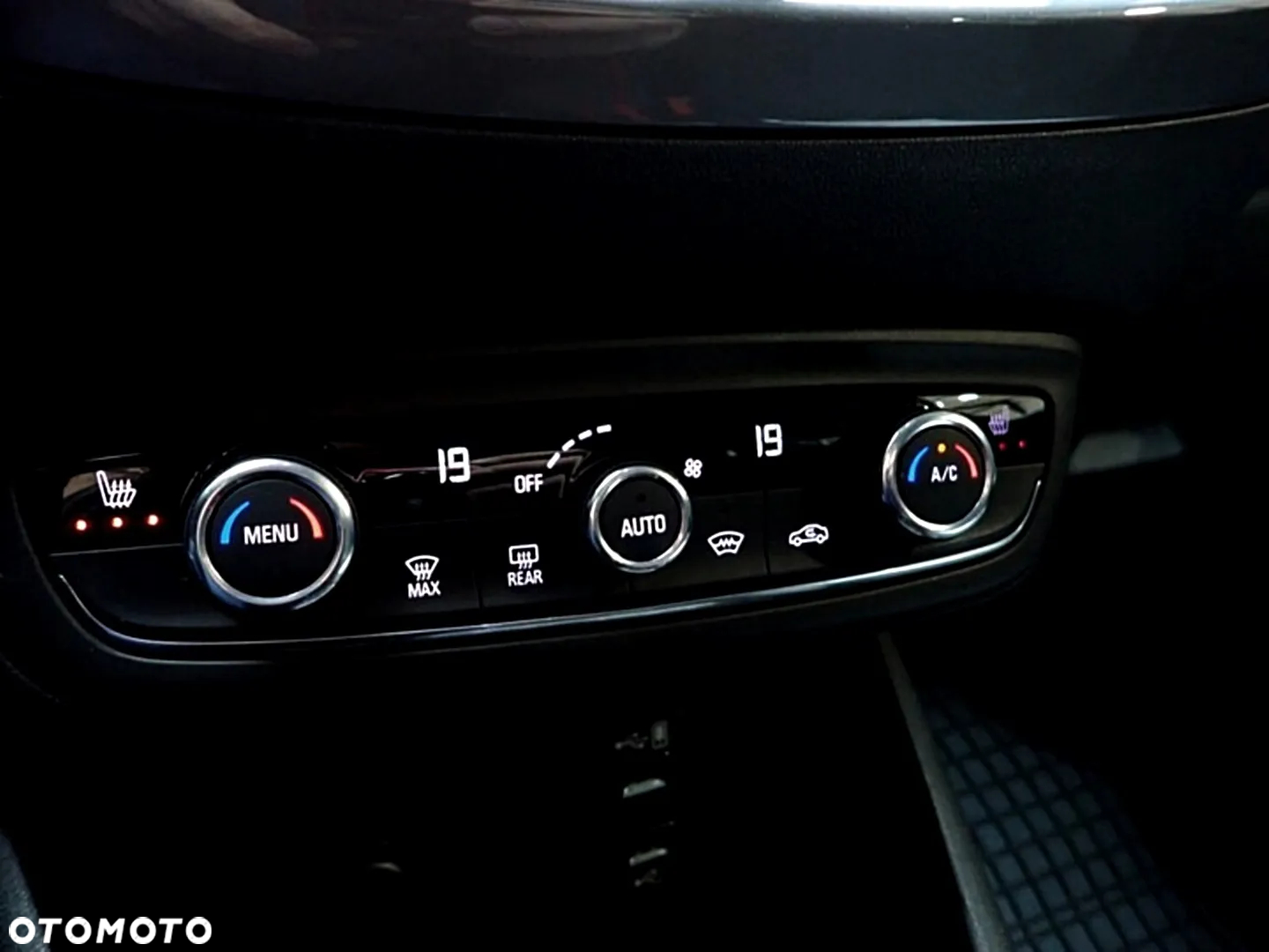 Opel Crossland X - 12