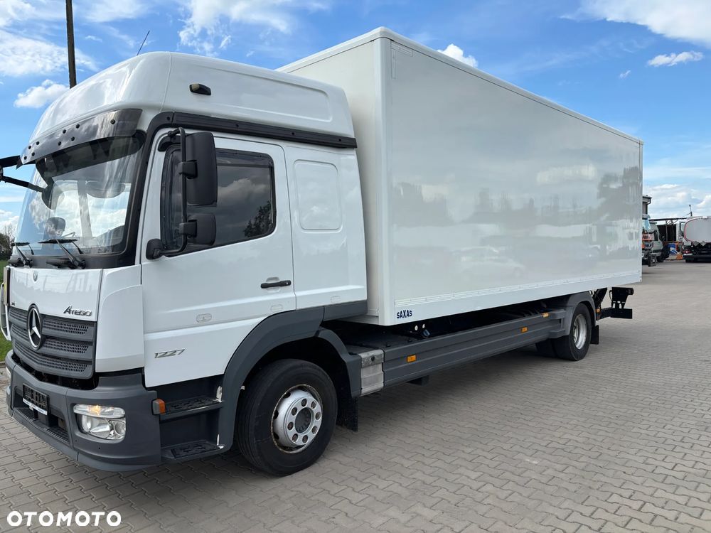 Mercedes-Benz ATEGO 1227 kontener z windą ,  kabina sypialna , webasto, klimatyzacja, niski przebieg , bezwypadkowy. (nie 1224, 1230) - 1