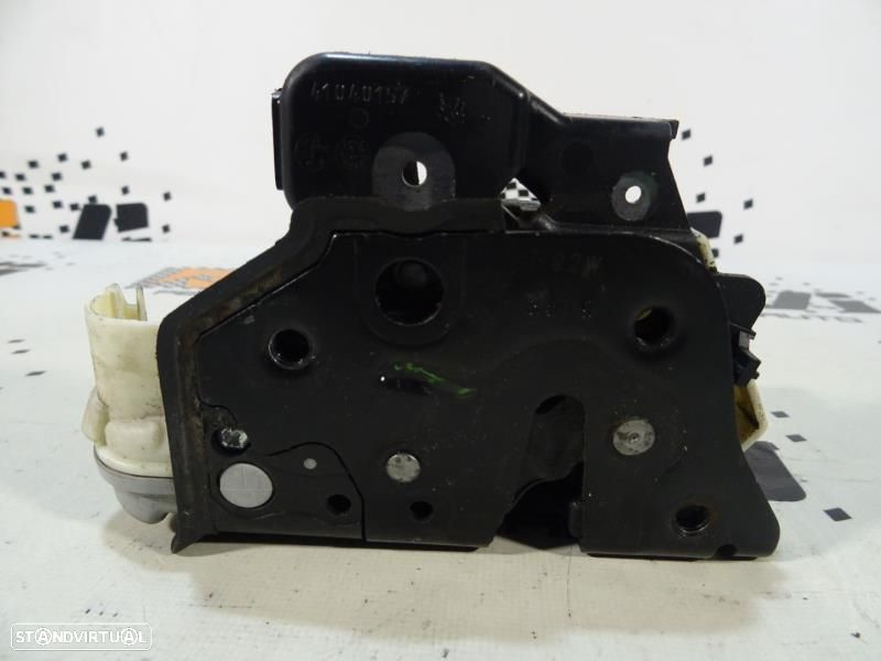 Fecho Da Porta Frente Direita Audi A3 (8P1)  4F2 837 016 B / 4F2837016 - 6