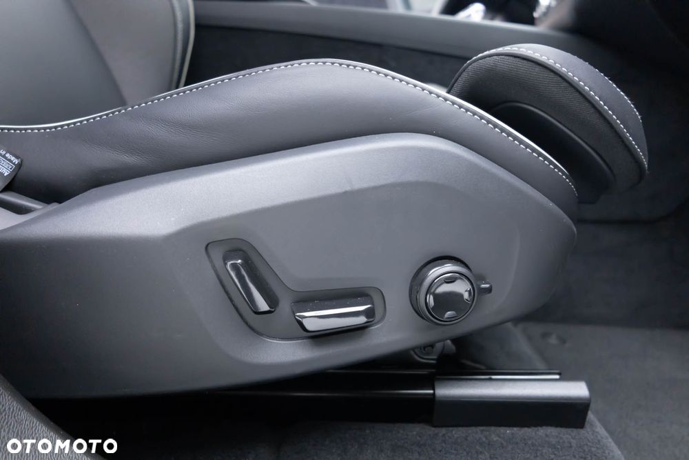 Volvo XC 60 T6 Plug-In Hybrid AWD Plus Black Edition - 39