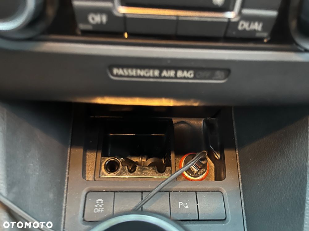 Volkswagen Golf 1.6 TDI Highline - 18