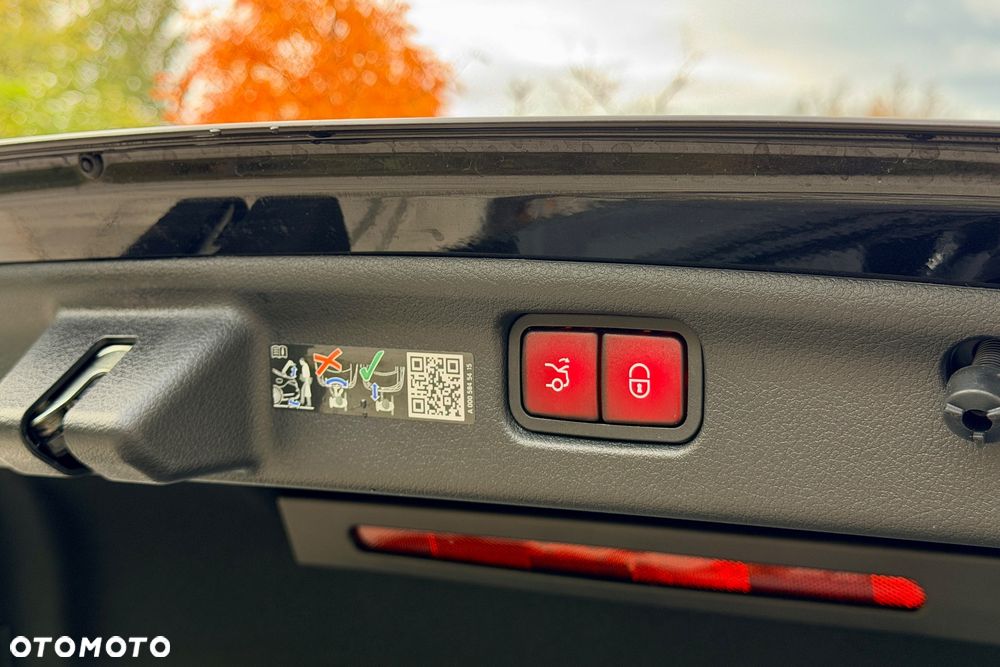 Mercedes-Benz Klasa C ver-200-d-mhev-amg - 33