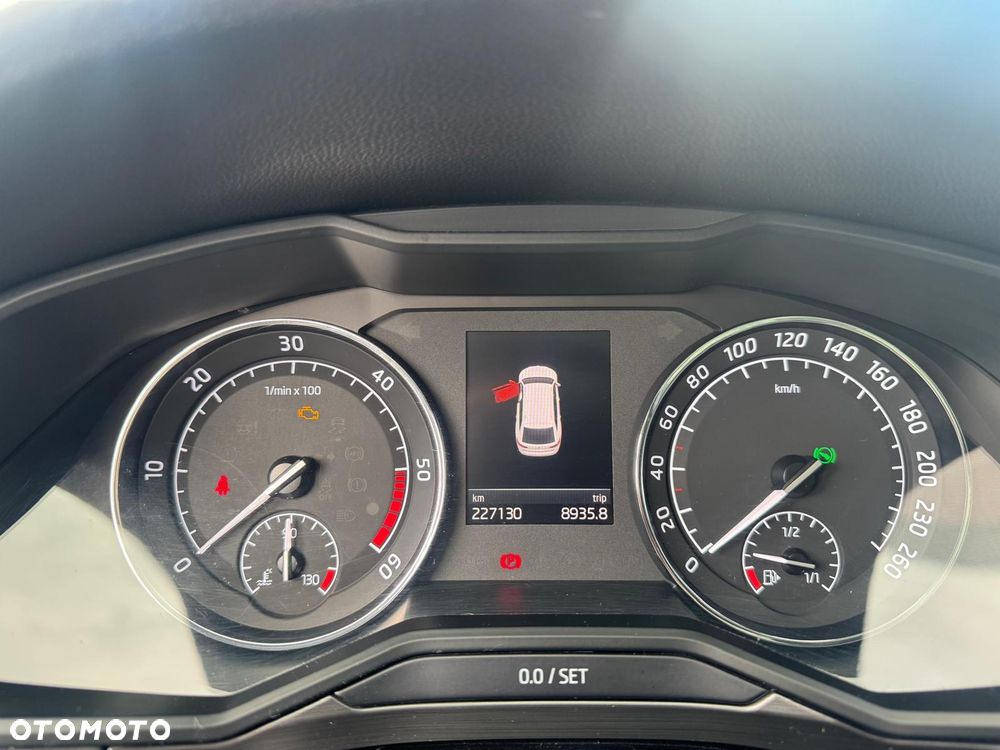 Skoda Superb 2.0 TDI Style DSG - 9