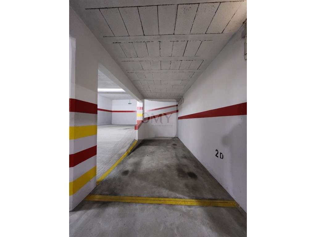 Lugar de Garagem na Rua 20 de Julho em Vila Real - Grande imagem: 4/8