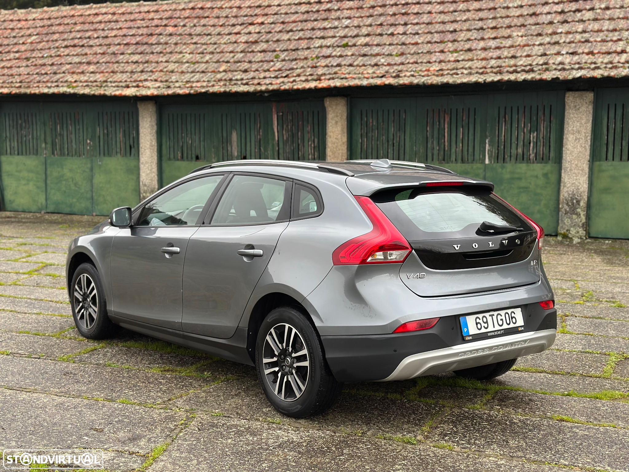 Volvo V40 Cross Country 2.0 D2 Momentum - 29