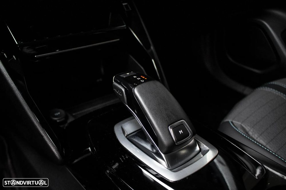 Peugeot 2008 1.2 PureTech Allure EAT8 - 17