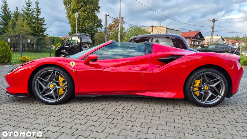 Ferrari F8 Spider - 36