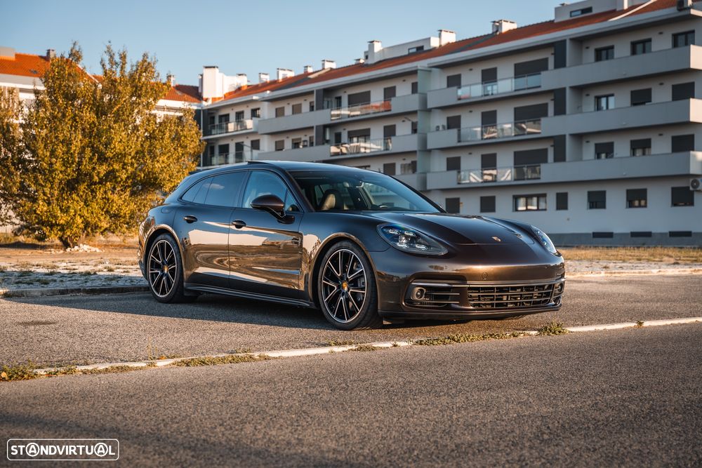 Porsche Panamera Sport Turismo 4 E-Hybrid - 1