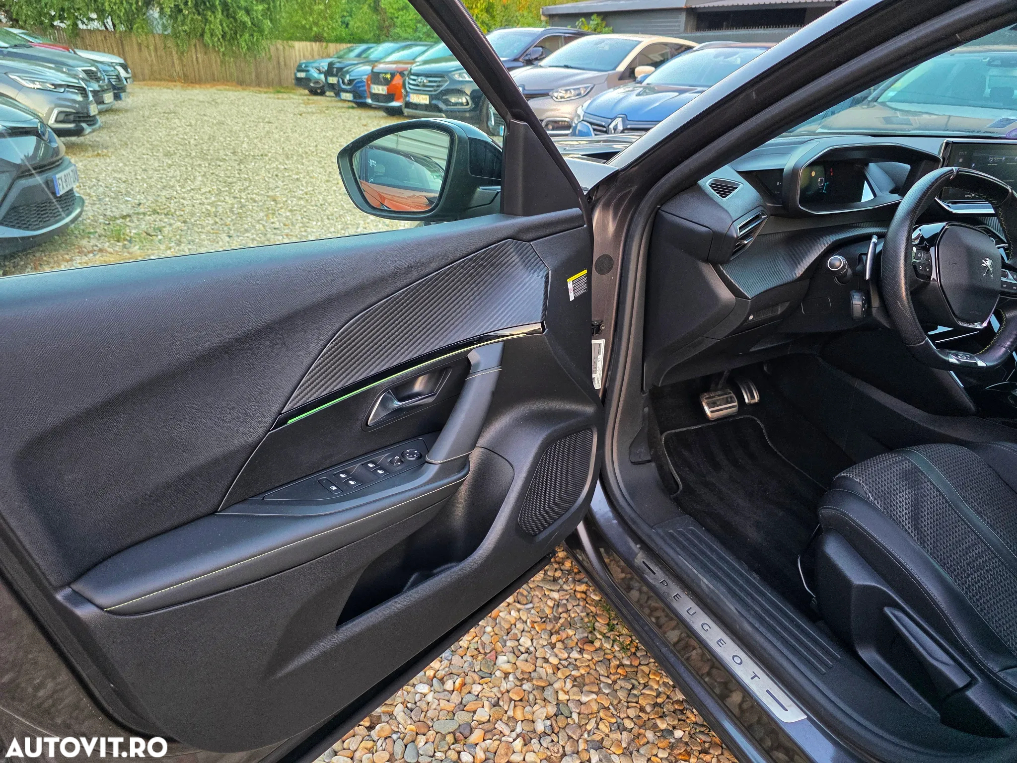 Peugeot 2008 PureTech 130 EAT8 GT - 20