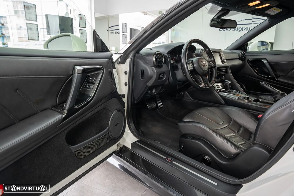 Nissan GT-R Prestige Edition - 12
