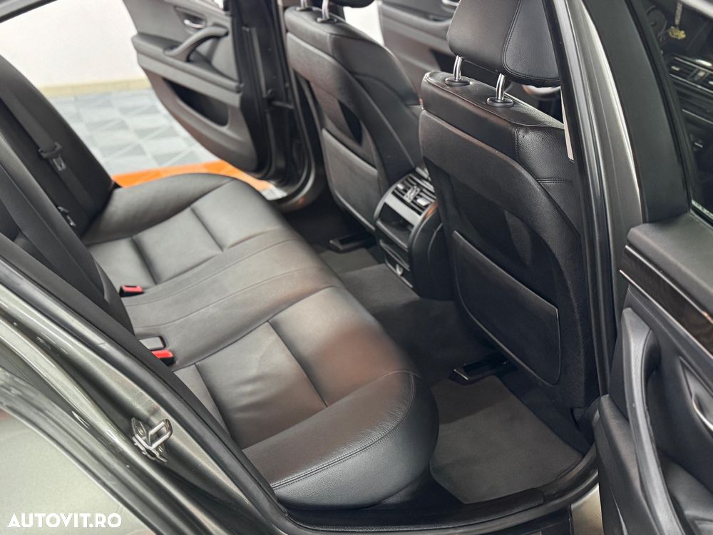 BMW Seria 5 525d Sport-Aut. Luxury Line - 6