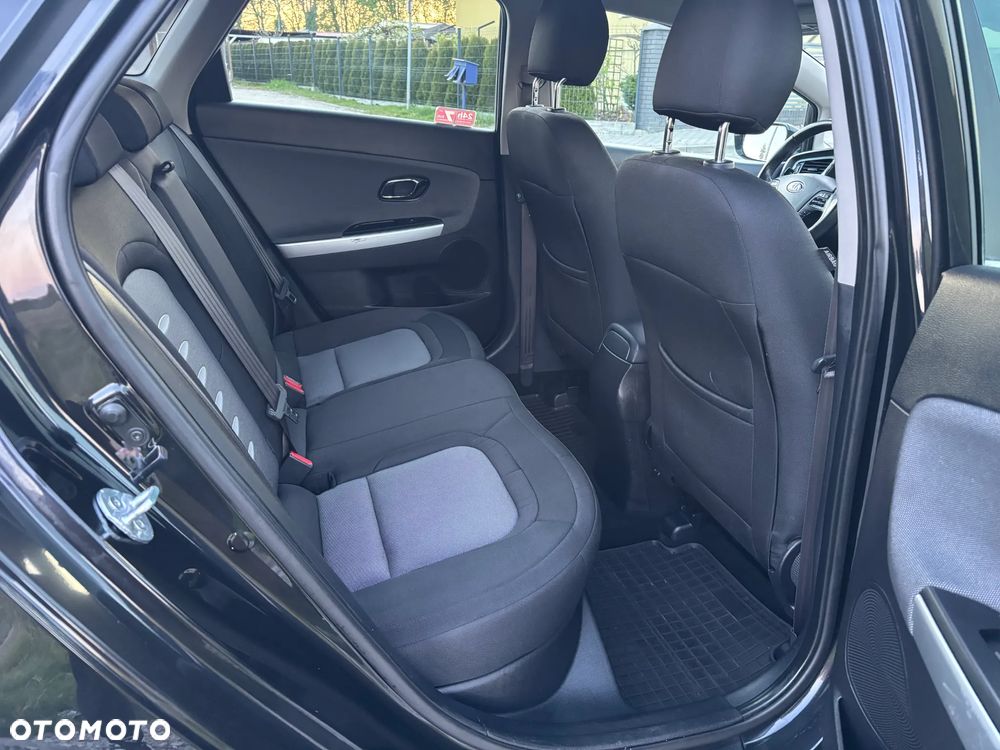 Kia Ceed 1.6 CRDi 128 Dream Team Edition - 10