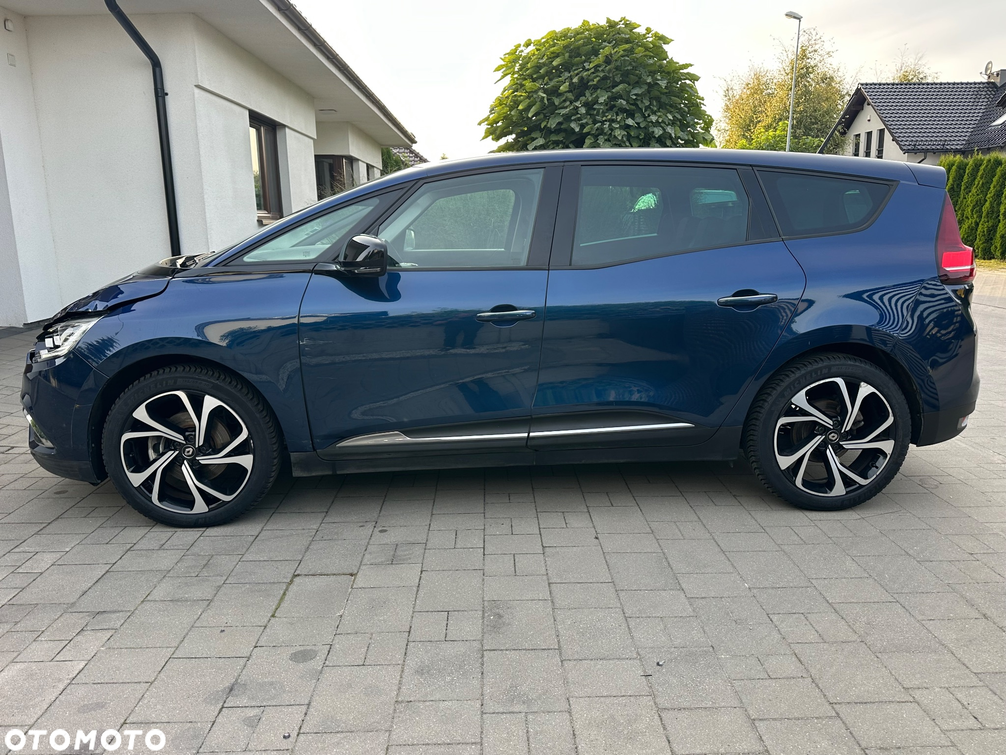 Renault Grand Scenic - 5