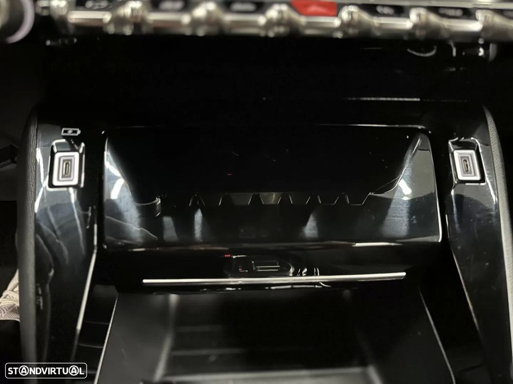 Peugeot 2008 Hybrid 136 e-DSC Allure - 24