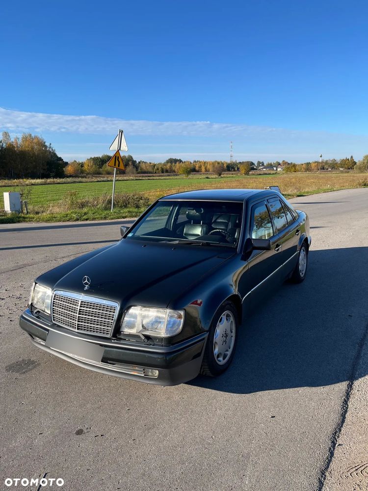 Mercedes-Benz E-Class 1993 photo 3