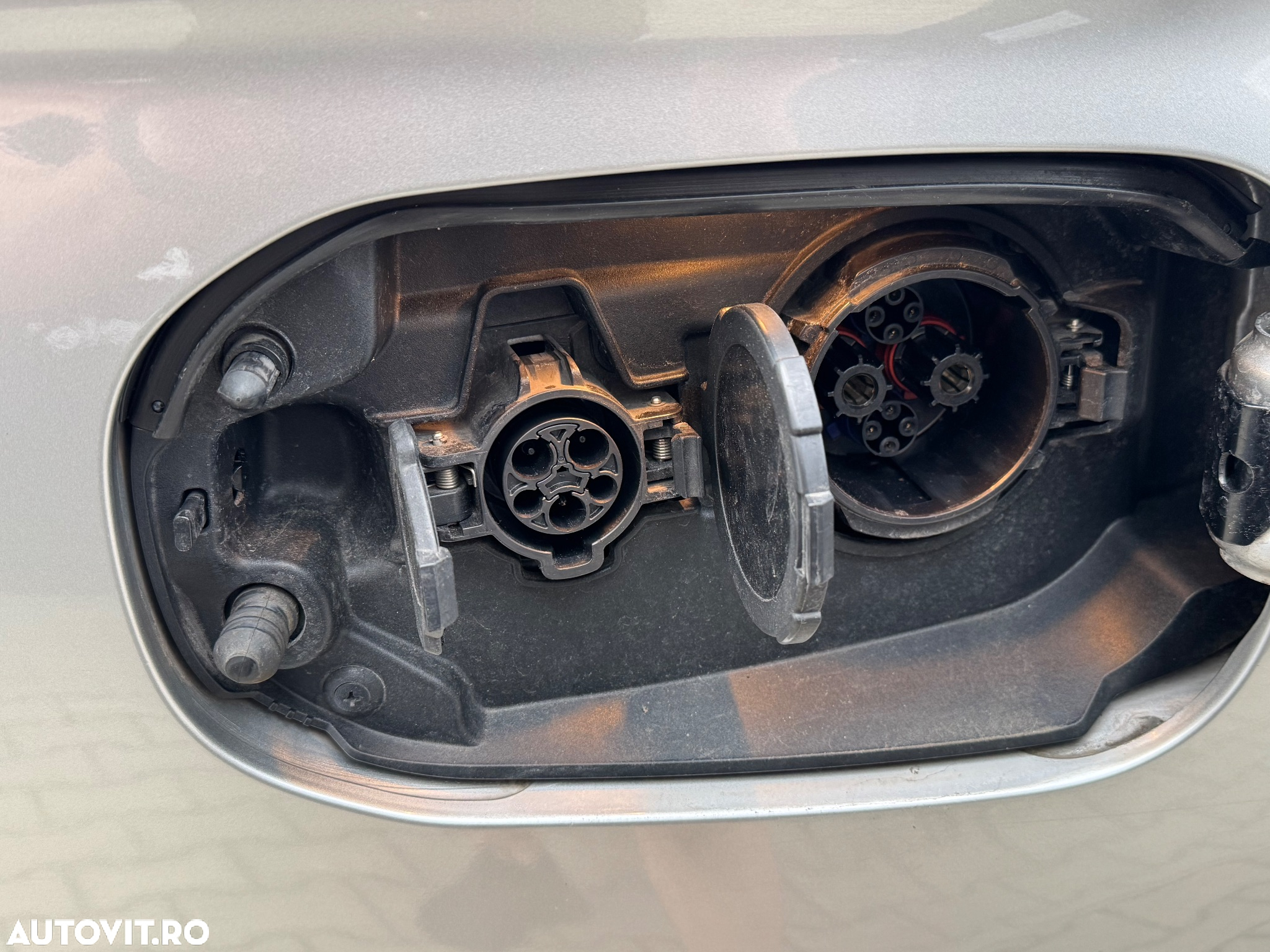 Mitsubishi Outlander 2.4 4WD Plug-In Hybrid Plus - 20