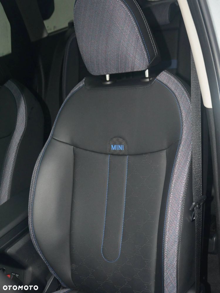 MINI Countryman C Classic Trim - 16