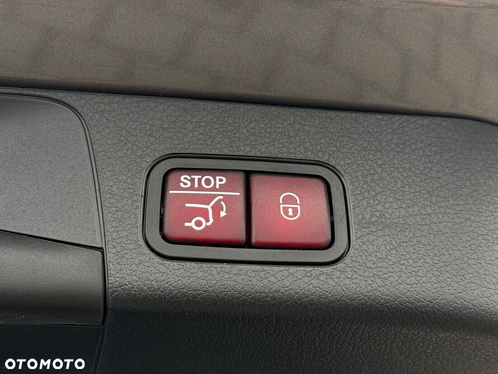 Mercedes-Benz GLB - 32