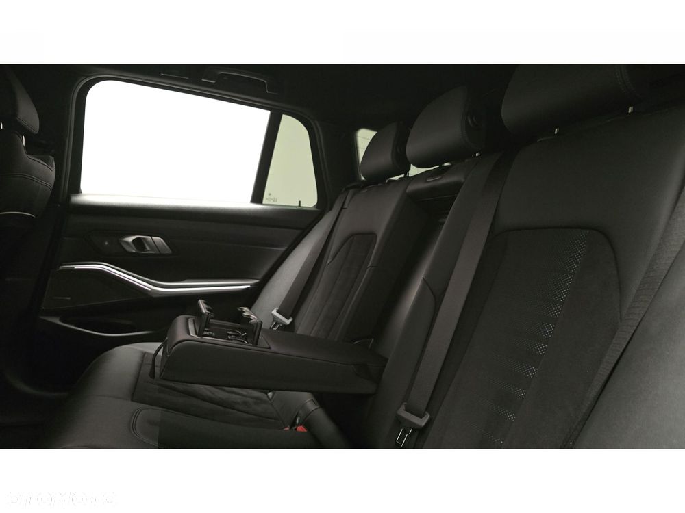 BMW Seria 3 320d xDrive M Sport - 23