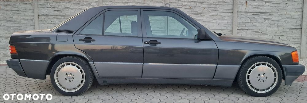 Mercedes-Benz W201 (190) - 2