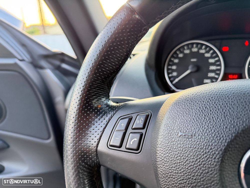 BMW 118 d Pack M - 17