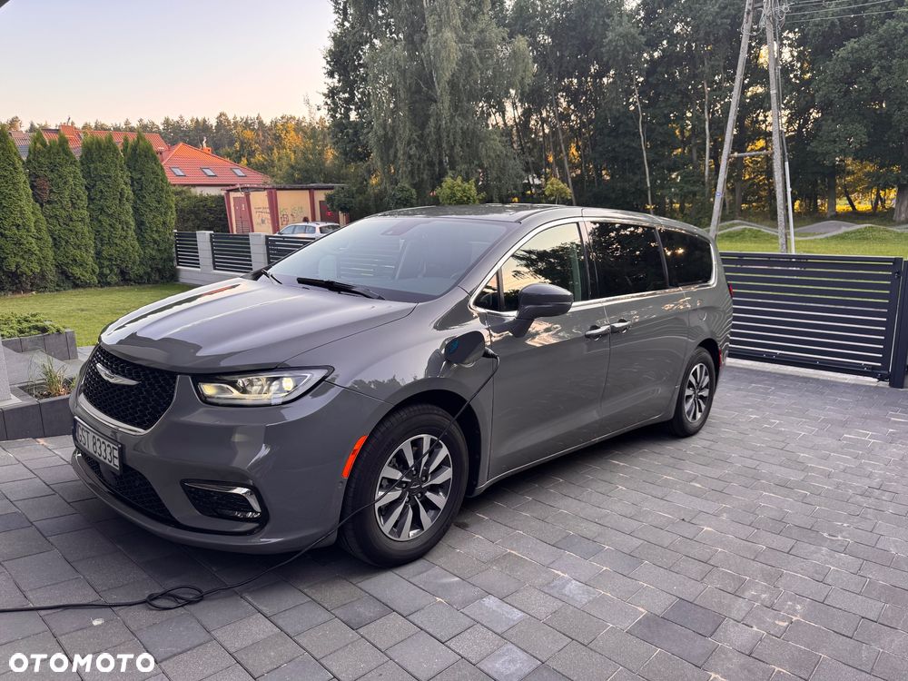 Chrysler Pacifica - 1