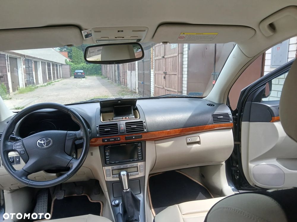Toyota Avensis 1.8 VVT-i Sol - 25