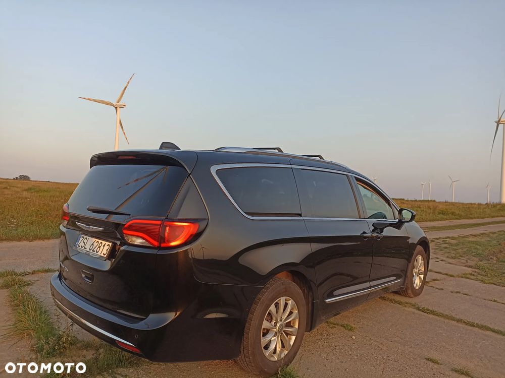 Chrysler Pacifica - 19