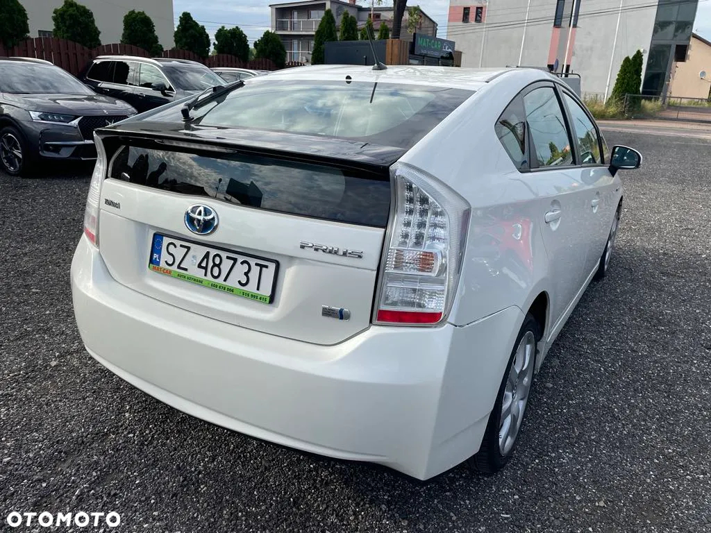 Toyota Prius (Hybrid) Executive - 8