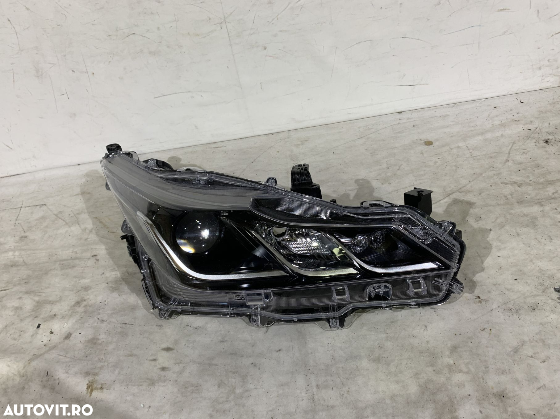 Far dreapta Toyota Corolla, 2019, 2020, 2021, 2022, 2023, cod origine OE 8130-02T31. - 2