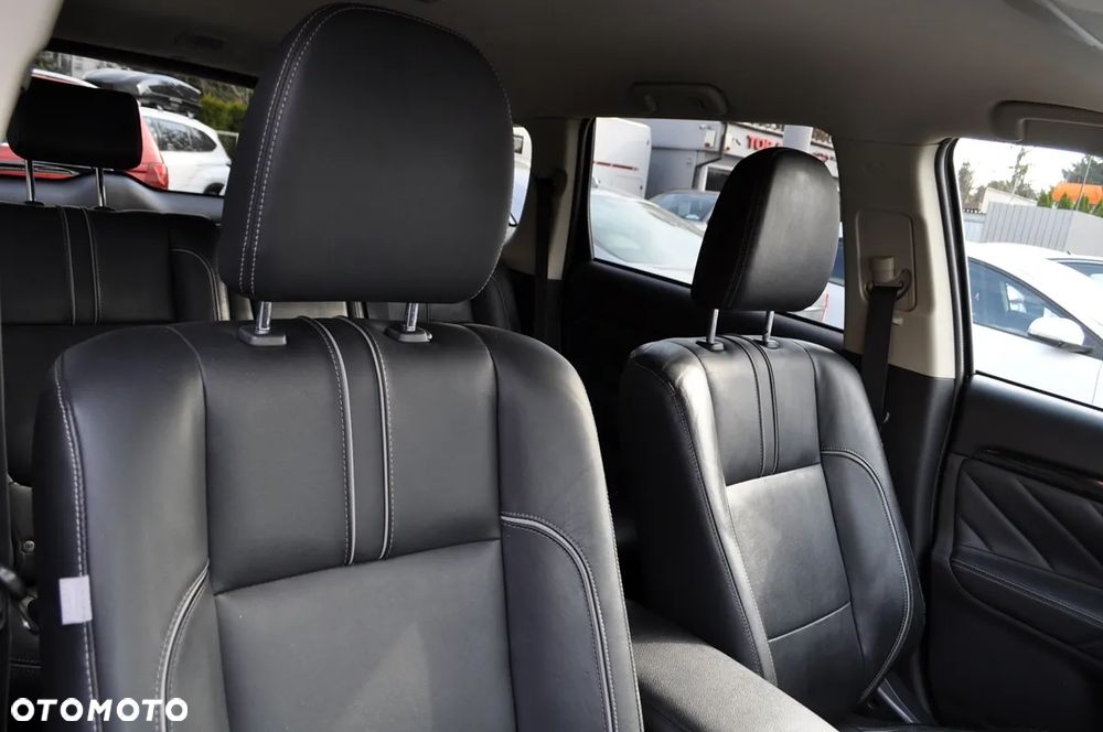 Mitsubishi Outlander - 32