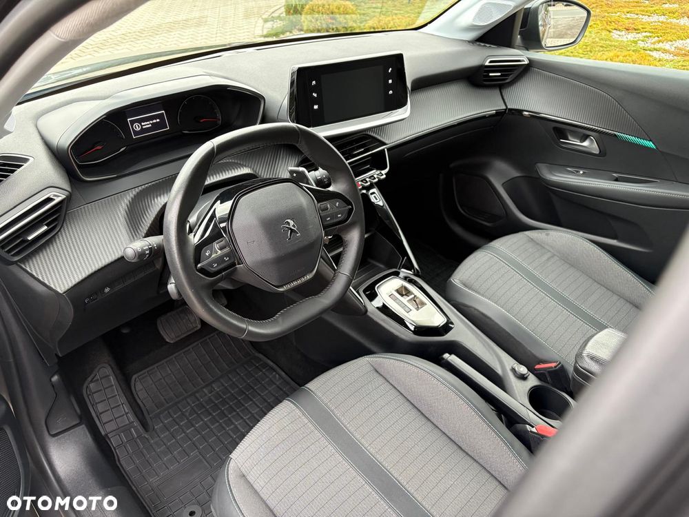 Peugeot 208 - 11