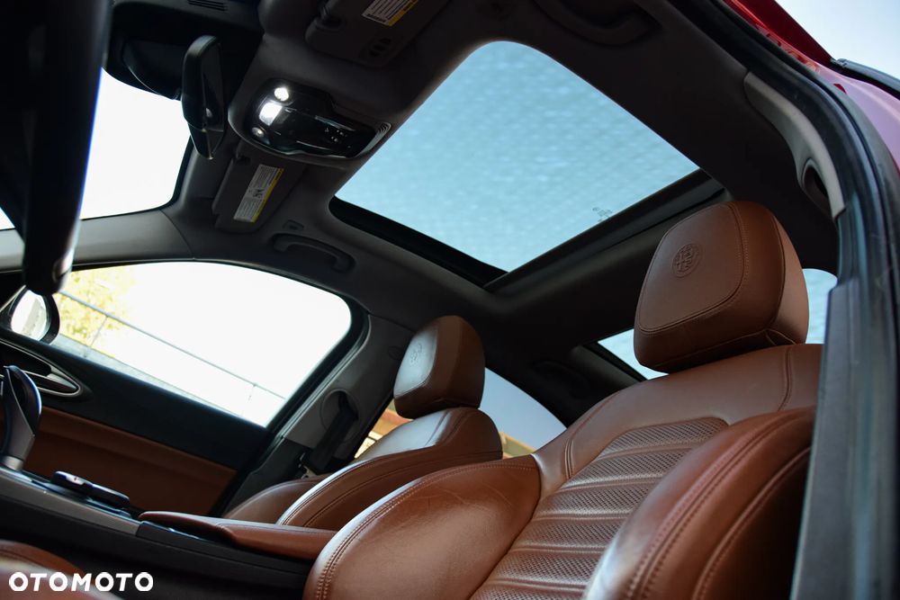 Alfa Romeo Giulia 2.0 Turbo 16V AT8-Q4 Ti - 15