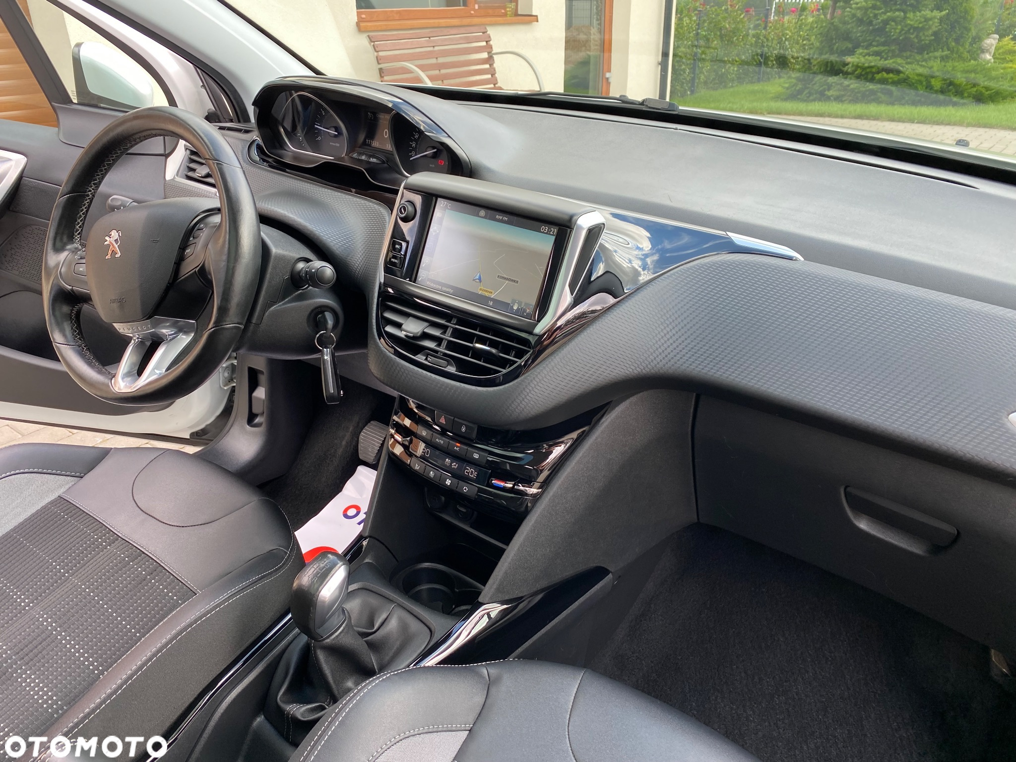 Peugeot 2008 1.2 Pure Tech Allure S&S - 25