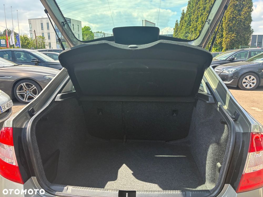 Skoda RAPID 1.4 TSI Elegance Max DSG - 10