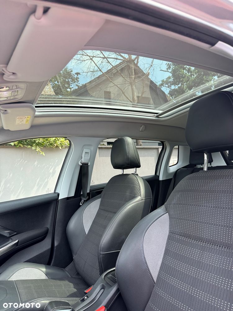 Peugeot 2008 1.2 Pure Tech Allure S&S - 9