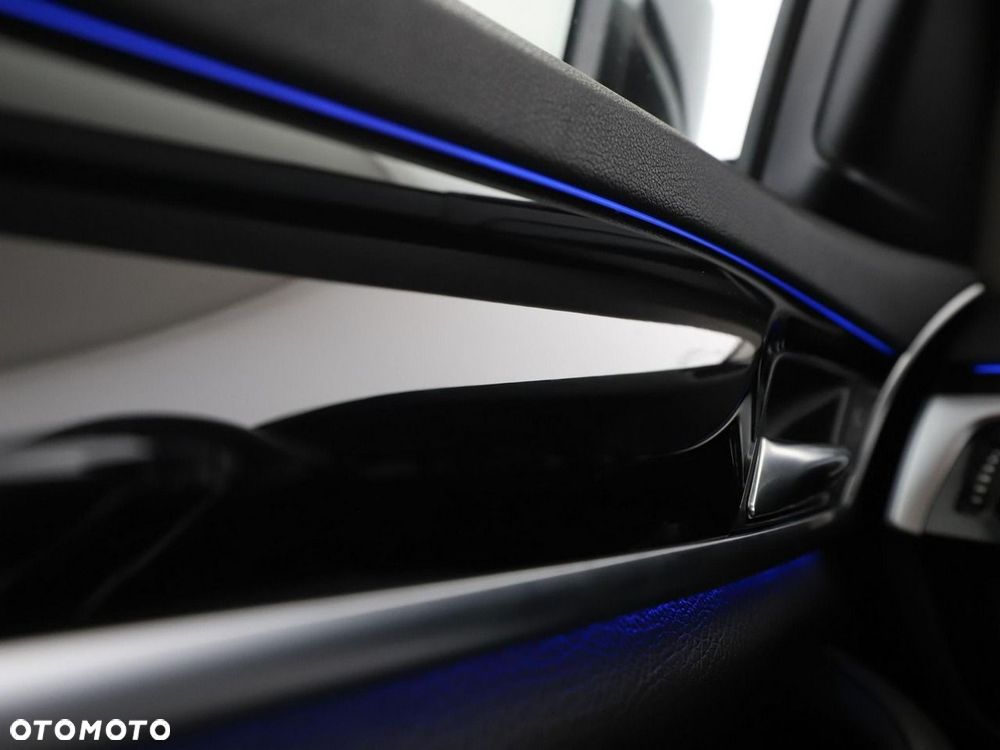 BMW Seria 5 520d - 39