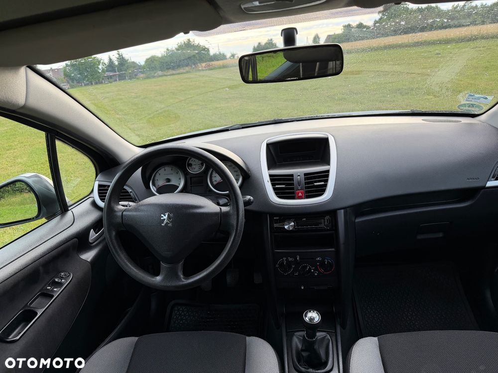 Peugeot 207 - 18