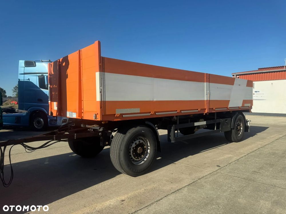 MAN TGX 26.480 • HDS Atlas 145.2 •Oś podnoszona i skrętna 426 tys. km - Zestaw z przyczepą Schwarzmüller Oś przednia – resory piórowe, tylna – pneumatyka • - 34