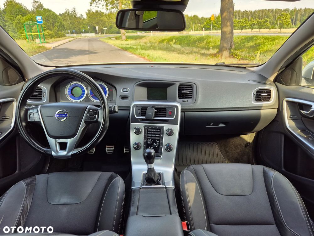 Volvo V60 D3 R-Design - 21