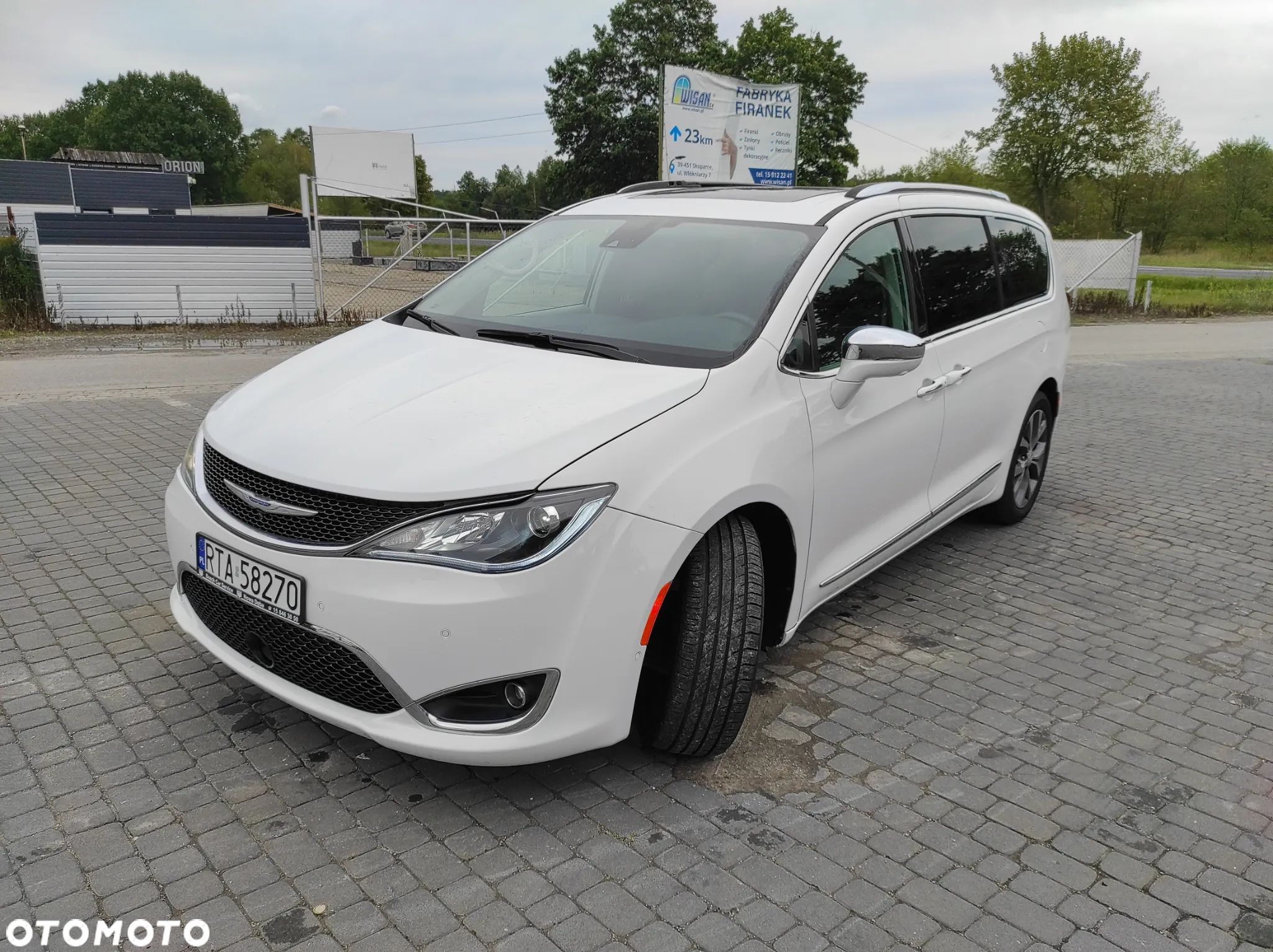 Chrysler Pacifica - 1