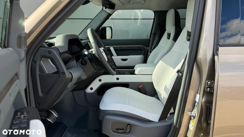 Land Rover Defender 4.4 P635 V8 mHEV Octa - 7