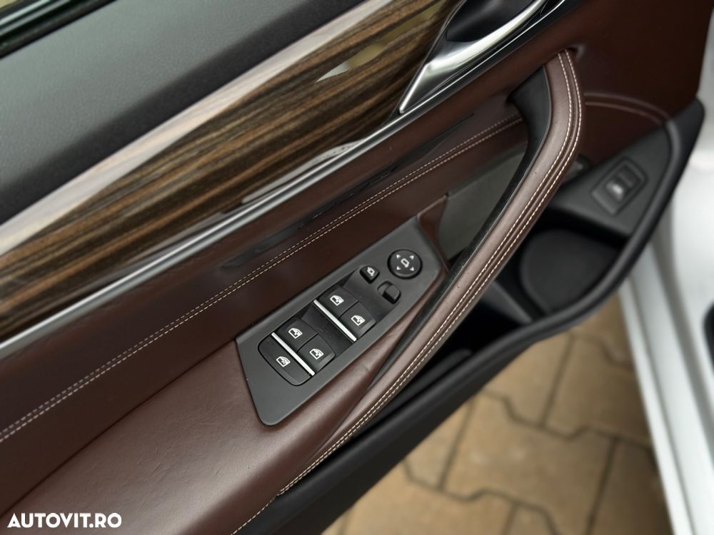 BMW Seria 5 520d Aut. Sport Line - 16