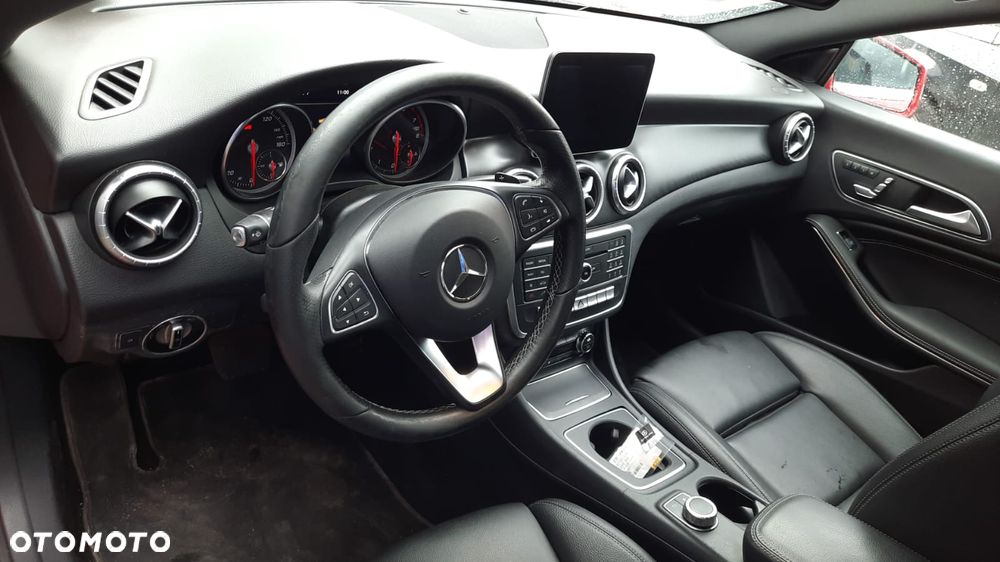 Mercedes-Benz CLA 250 4Matic 7G-DCT UrbanStyle Edition - 4