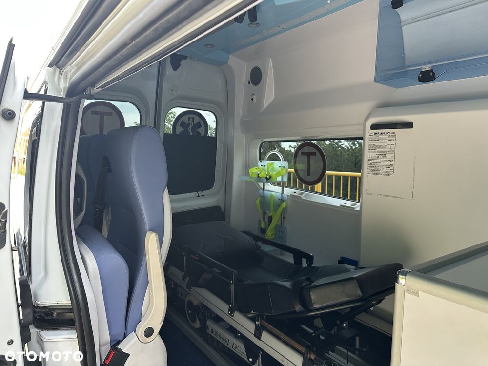 Renault Trafic Karetka Ambulans Ambulance Sanitarny EN1789 - 10