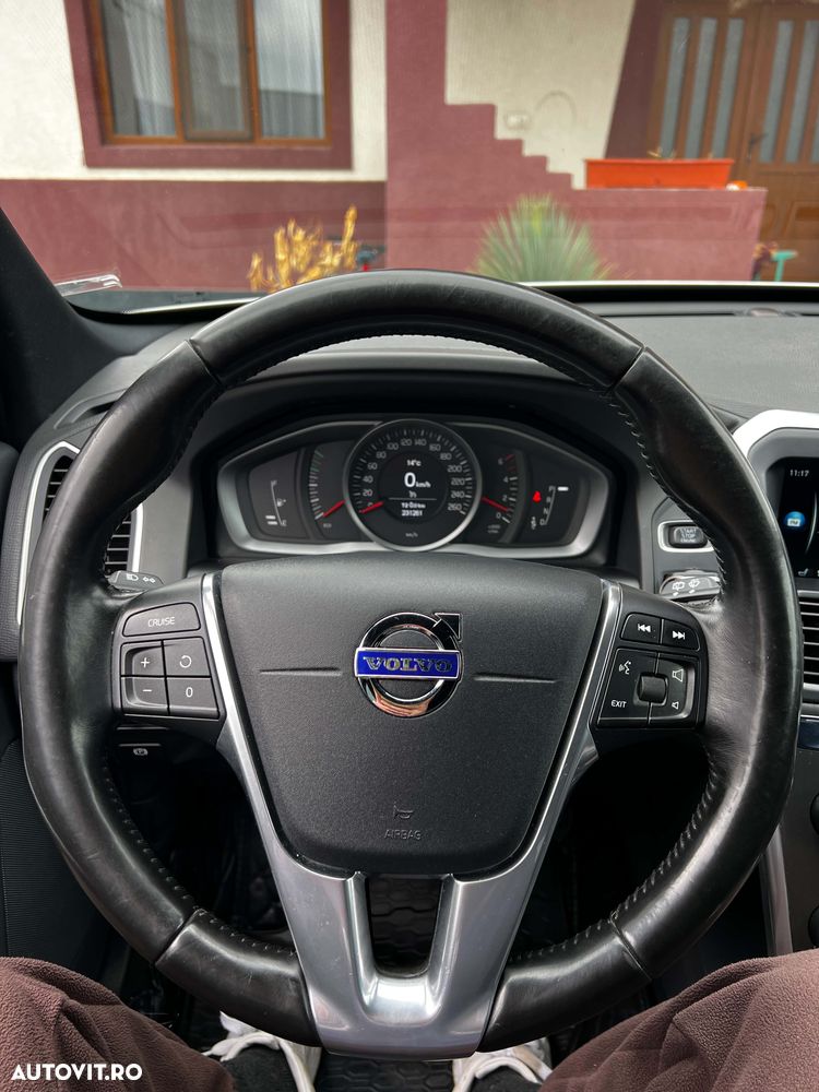 Volvo XC 60 D4 Geartronic Momentum - 15
